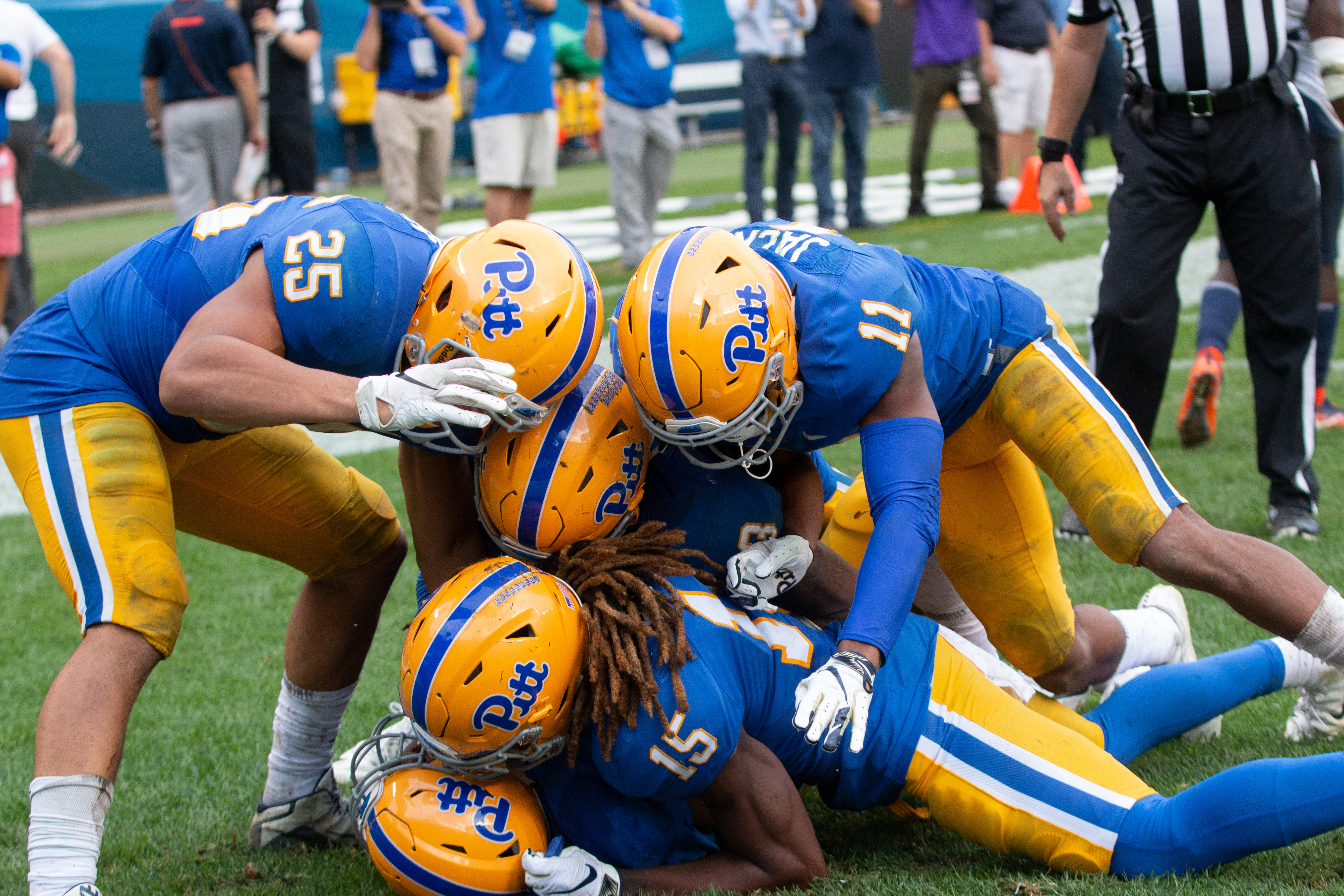 IMG_0073_Pitt players celebrate the win ⋆ Heinz Field in Pittsburgh, PA